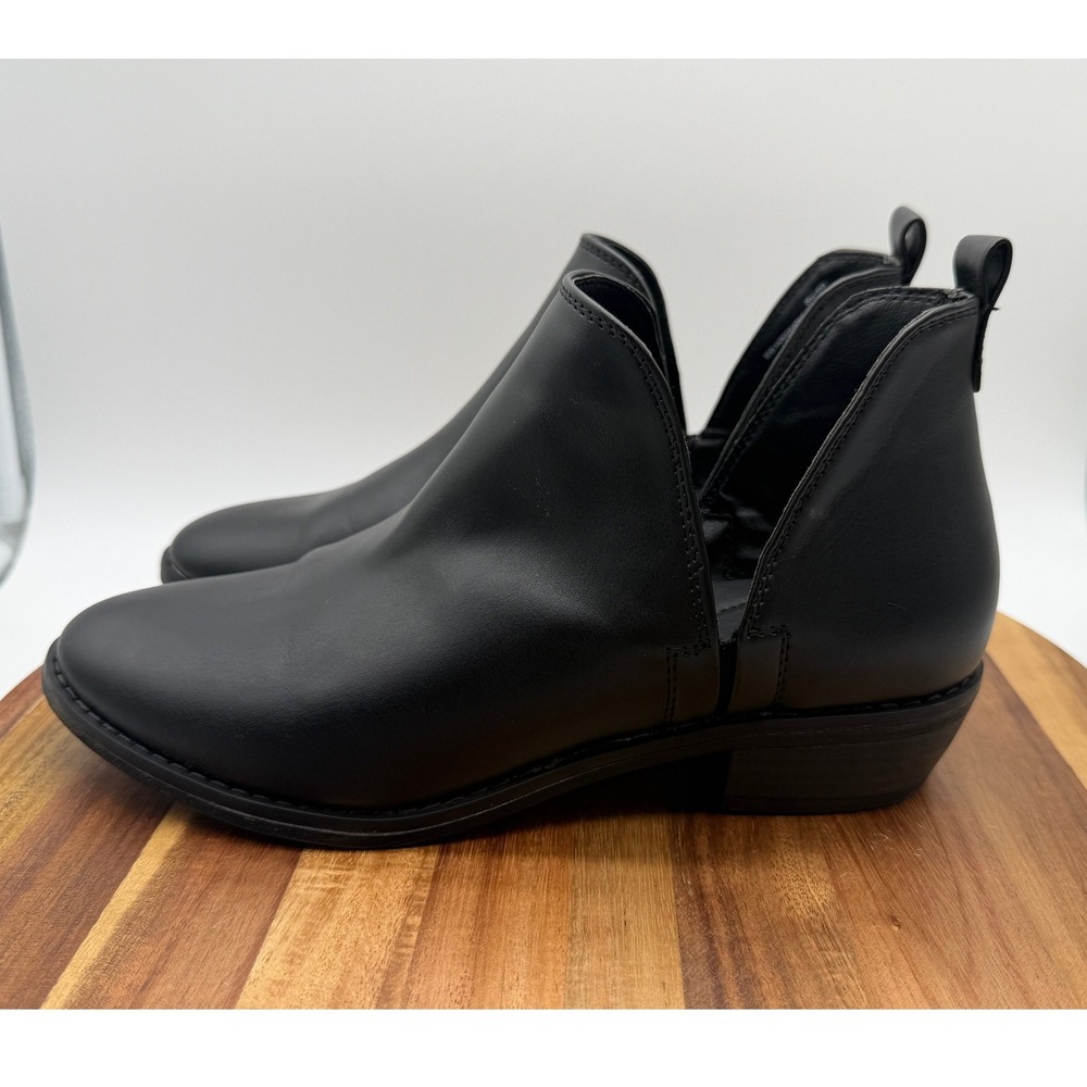 Universal Thread Women's 7 Black V-Cut Ankle Boots Faux Leather Block Heel 0928